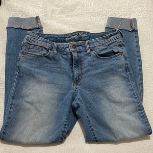 Distressed skinny jeans